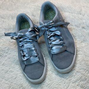 Puma Women's Blue Sneakers